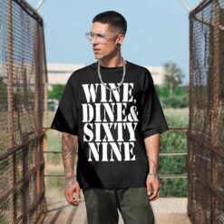 Áo thun vintage WINE, DINE & SIXTY NINE - D34 (đen)