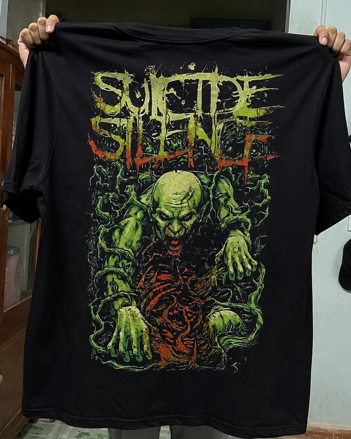Ảnh review áo thun graphic NVC phong cách rock tee