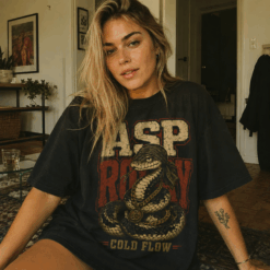 Áo thun Cold Flow Black - người mẫu mặc áo