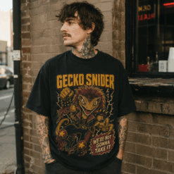 Áo thun Gecko Riot Wash - người mẫu mặc áo, góc khác