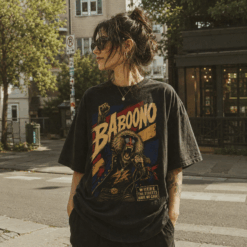 Áo thun Baboon Anthem Black - người mẫu mặc áo, góc khác