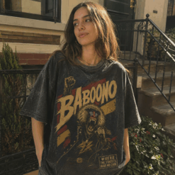 Áo thun Baboon Anthem Wash - người mẫu mặc áo