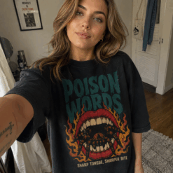 Áo thun Poison Words Black - người mẫu mặc áo