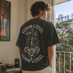 Áo thun Venom & Steel Wash - người mẫu mặc áo, góc khác