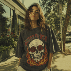 Áo thun Roses In Ash Wash - người mẫu mặc áo