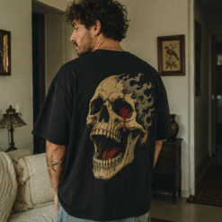 Áo thun Molten Skull Black - người mẫu mặc áo