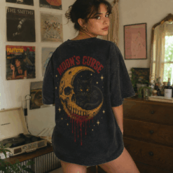 Áo thun Moon Curse Black - người mẫu mặc áo