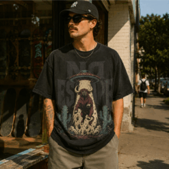 Áo thun No Escape Black - người mẫu mặc áo