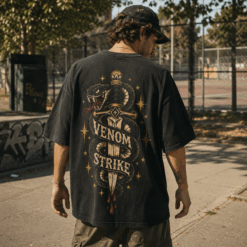 Áo thun Venom Strike Black - người mẫu mặc áo
