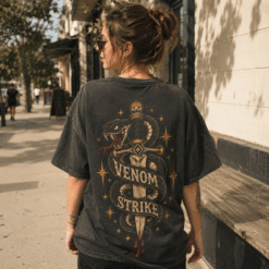 Áo thun Venom Strike Wash - người mẫu mặc áo, góc khác