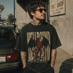 Áo thun Hellbound Wash - người mẫu mặc áo, góc khác