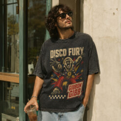 Áo thun Disco Fury Wash - người mẫu mặc áo