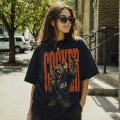 Áo thun Cocker Koala Black - người mẫu mặc áo