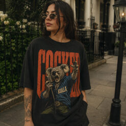 Áo thun Cocker Koala Black - người mẫu mặc áo, góc khác