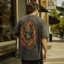 Áo thun Burn It Down Wash - người mẫu mặc áo