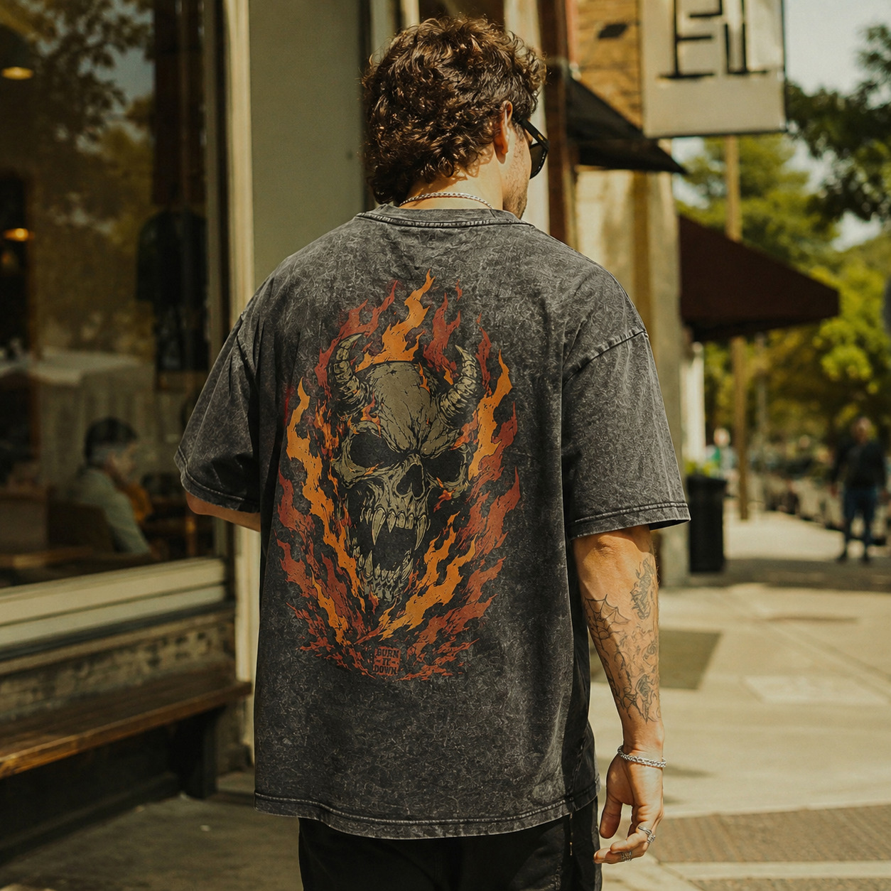 Áo thun Burn It Down Wash - người mẫu mặc áo