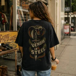 Áo thun Venom and Steel Black - người mẫu mặc áo