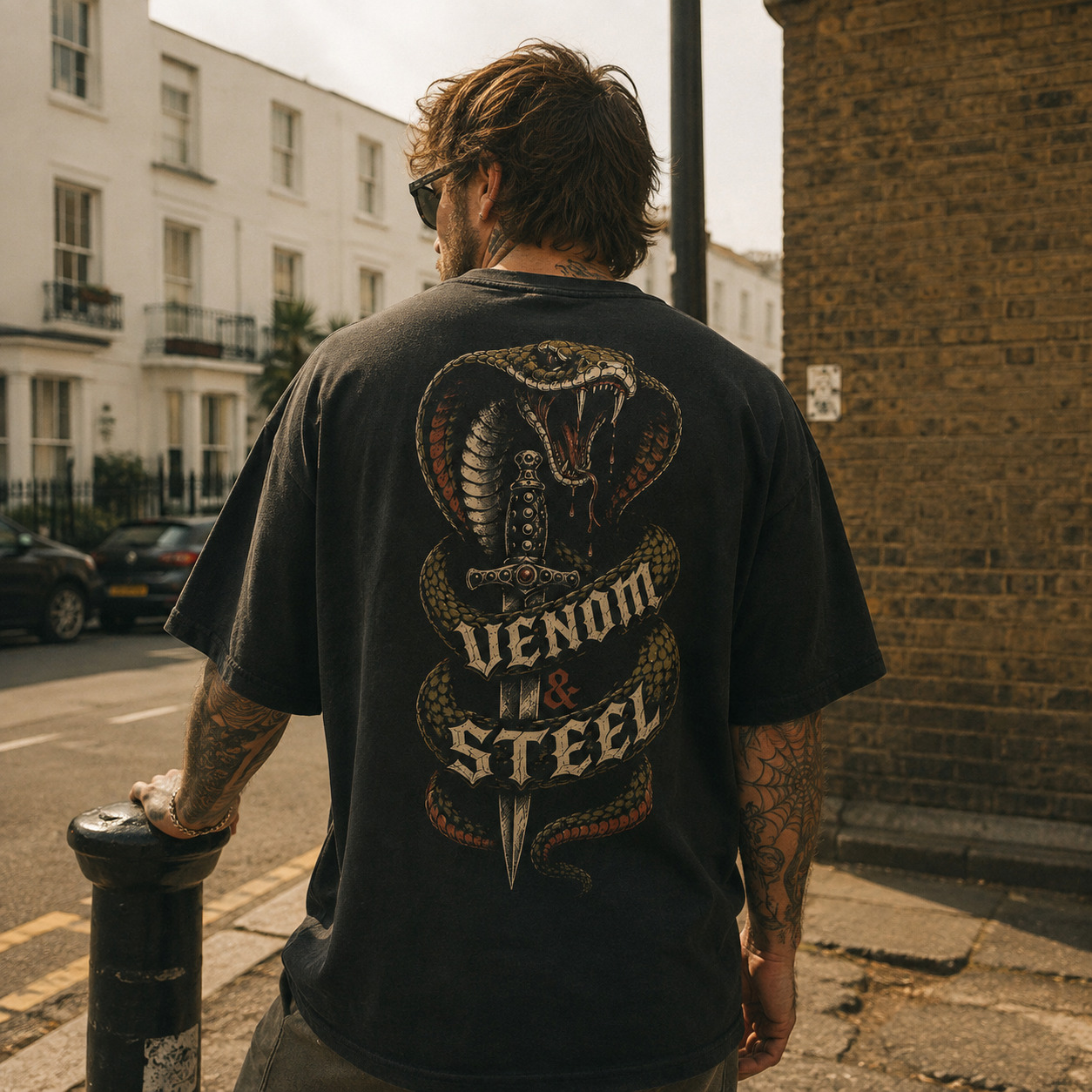 Áo thun Venom and Steel Black - người mẫu mặc áo, góc khác