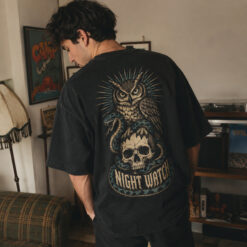 Áo thun Night Watch Wash - người mẫu mặc áo
