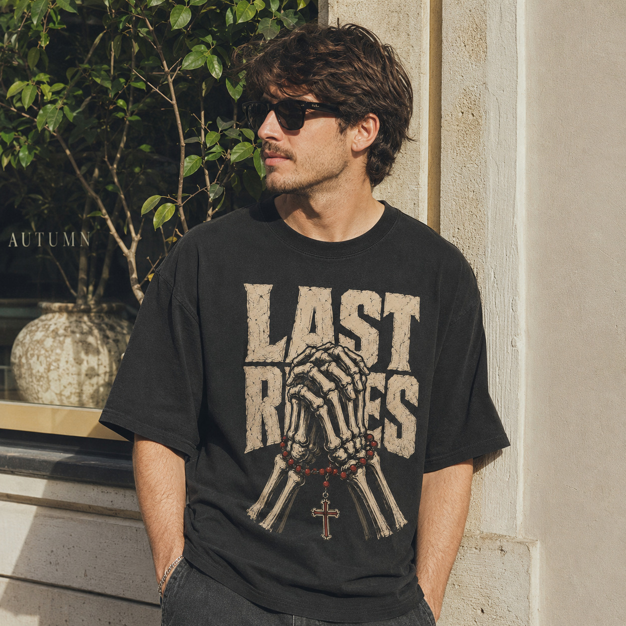 Áo thun Last Rites Wash - người mẫu mặc áo