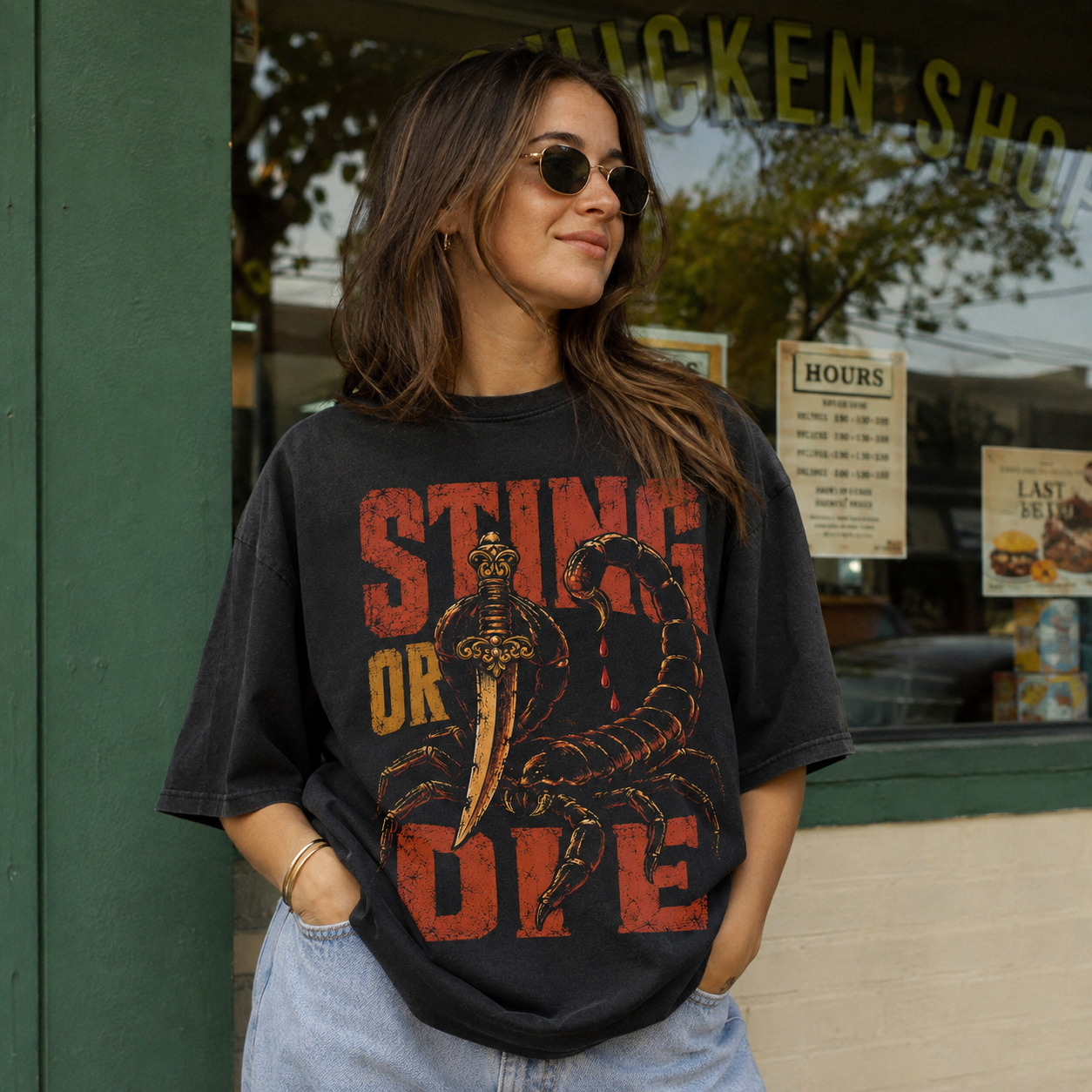 Áo thun Sting or Die Black - người mẫu mặc áo, góc khác