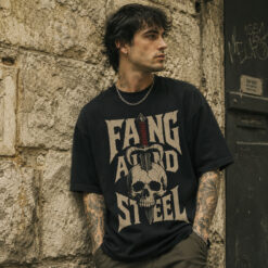 Áo thun Fang and Steel Black - người mẫu mặc áo, góc khác