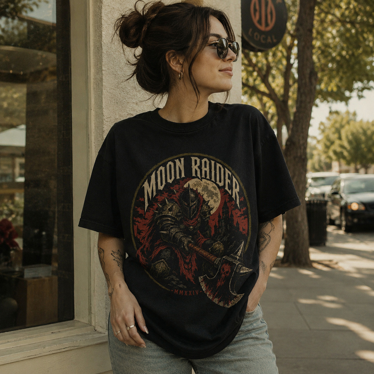 Áo thun Moon Raider Black - người mẫu mặc áo