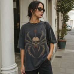 Áo thun Death Spinner Wash - người mẫu mặc áo, góc khác