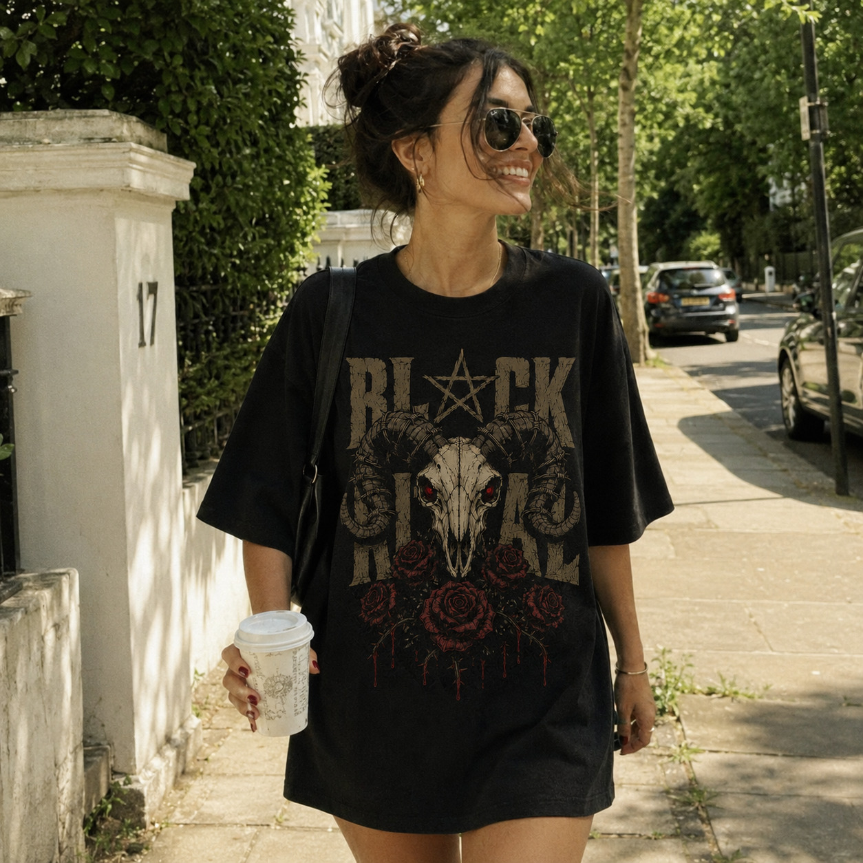 Áo thun Black Metal Black - người mẫu mặc áo
