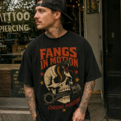 Áo thun Fangs In Motion Black - người mẫu mặc áo, góc khác