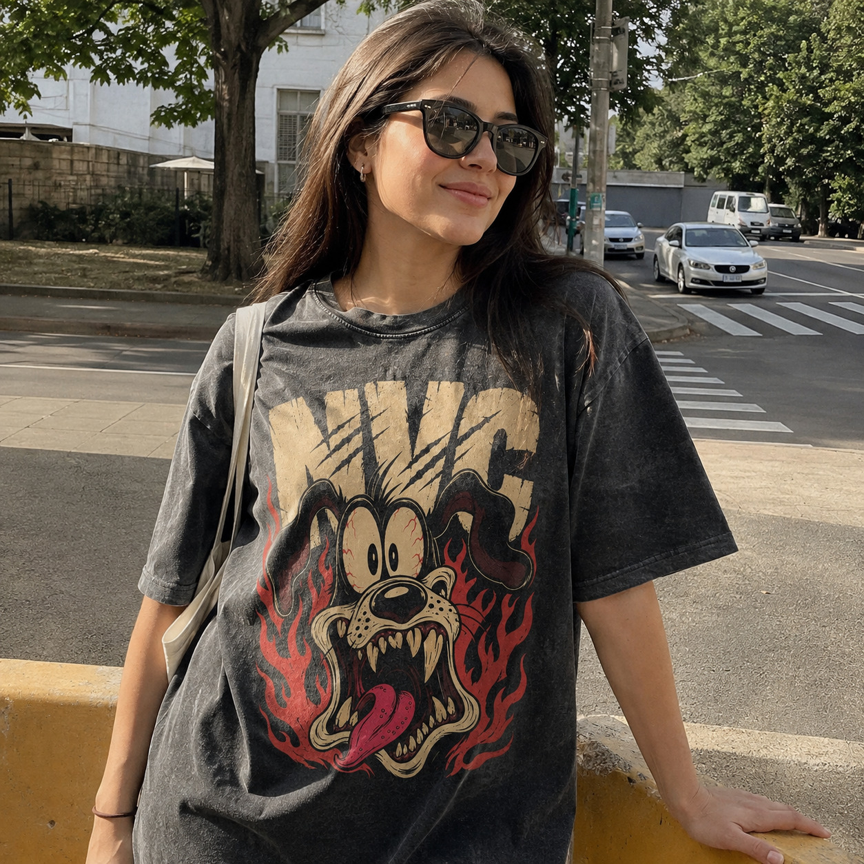 Áo thun NVC Wild Grin Wash - người mẫu mặc áo, góc khác
