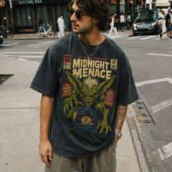 Áo thun Midnight Menace Wash - người mẫu mặc áo