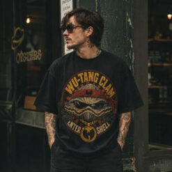 Áo thun Wu-Tang Clam Black - người mẫu mặc áo, góc khác