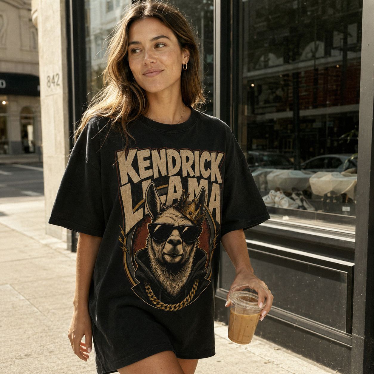 Áo thun Kendrick Llama Black - người mẫu mặc áo