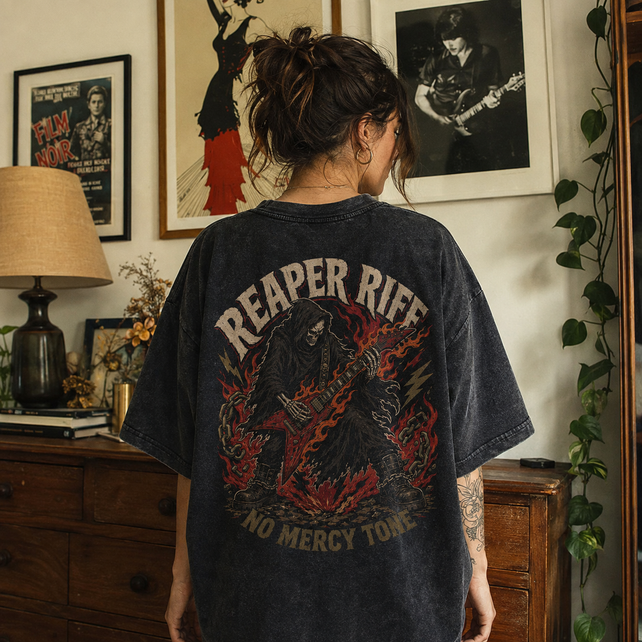 D88WS_3 Áo thun Reaper Riff Wash - người mẫu mặc áo, góc khác