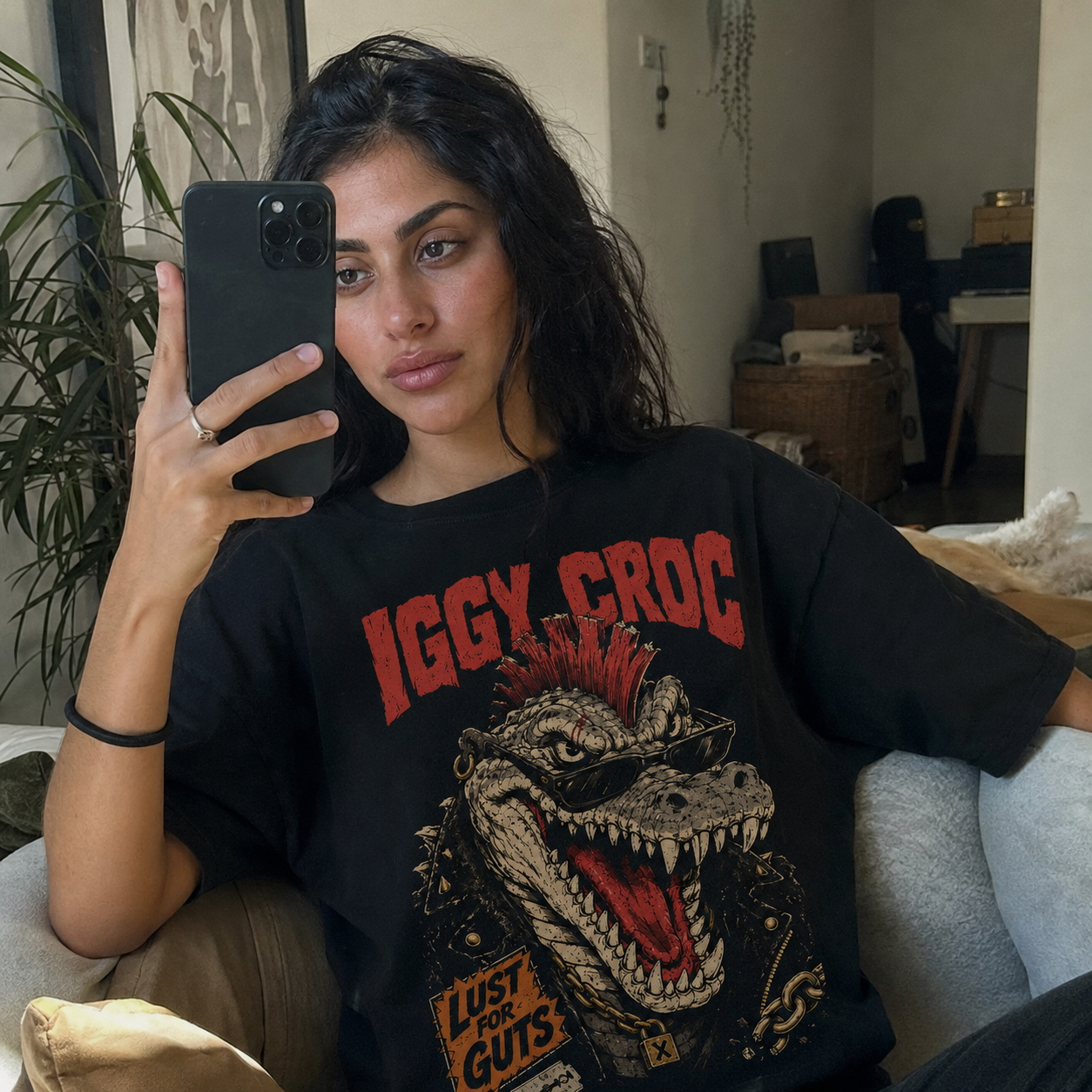 D89B_2 Áo thun Croc Riot Black - người mẫu mặc áo