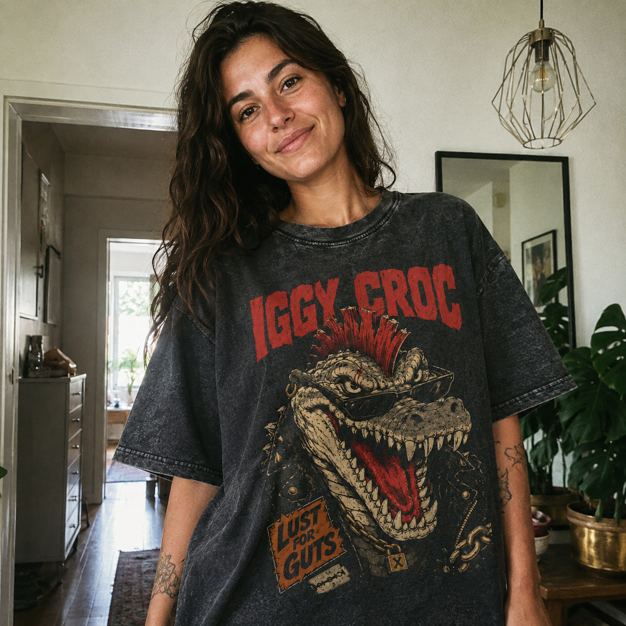 D89WS_3 Áo thun Croc Riot Wash - người mẫu mặc áo, góc khác