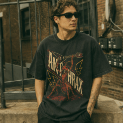 Áo thun Ant Riff Black - người mẫu mặc áo