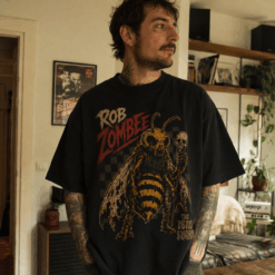 Áo thun Dead Swarm Black - người mẫu mặc áo
