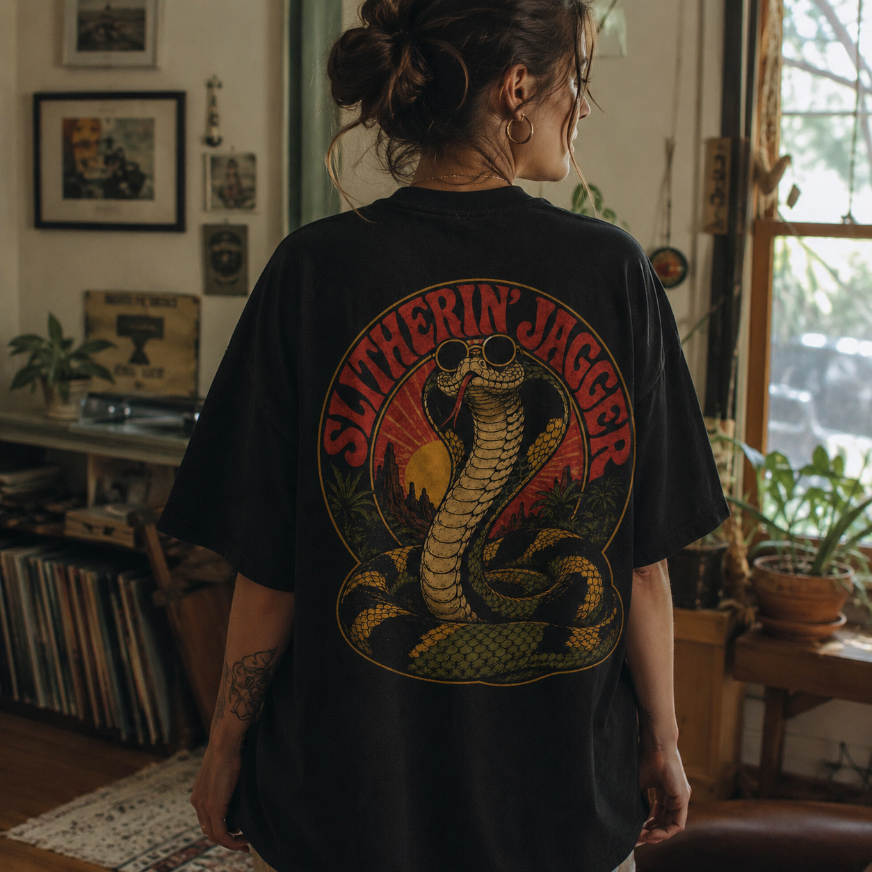 D95WS_2 Áo thun Desert Cobra Wash - người mẫu mặc áo