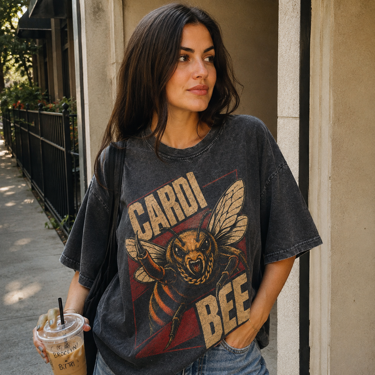 D98WS_2 Áo thun Golden Sting Wash - người mẫu mặc áo