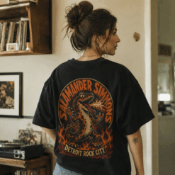 Áo thun Fire Salamander Black - người mẫu mặc áo